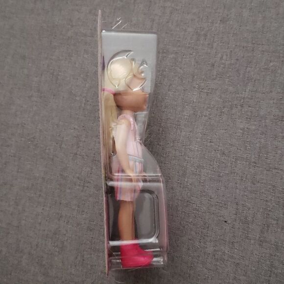 Barbie Chelsea toy wearing short set & pink sneakers Mattel doll ages 3+… - Picture 5 of 6